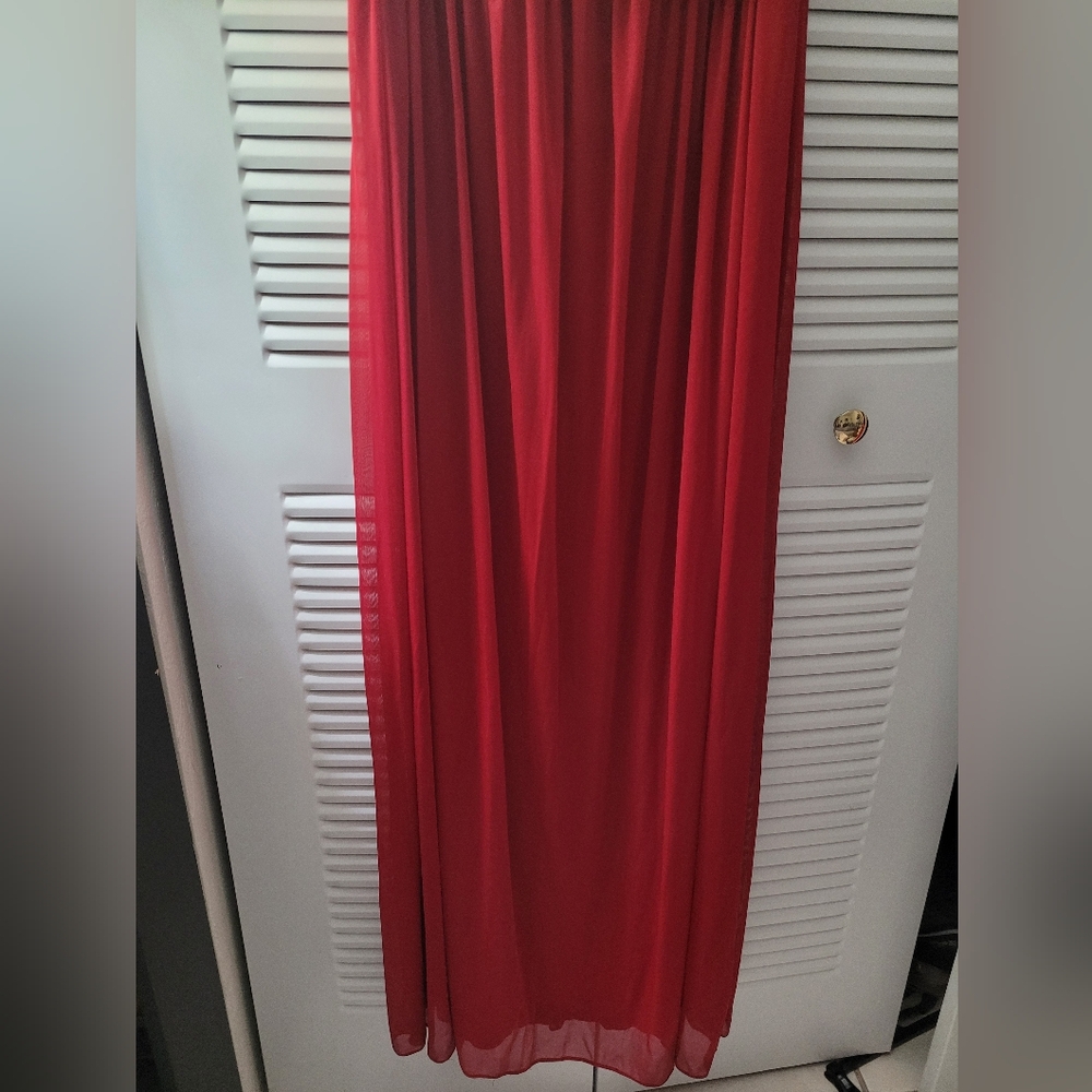 Red formal gown size 12 - Picture 6 of 7